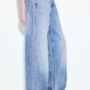 Jeans mit niedriger Leibhöhe und Wide Leg-Bein sowie Schmuckknopf