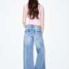 Jeans mit niedriger Leibhöhe und Wide Leg-Bein sowie Schmuckknopf