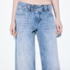 Jeans mit niedriger Leibhöhe und Wide Leg-Bein sowie Schmuckknopf