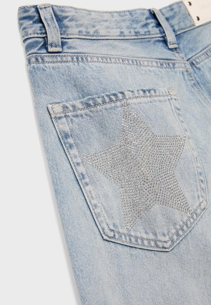 Jeans mit niedriger Leibhöhe und Wide Leg mit Stern-Detail