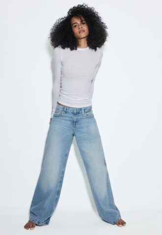 Jeans mit niedriger Leibhöhe und Wide Leg mit Stern-Detail