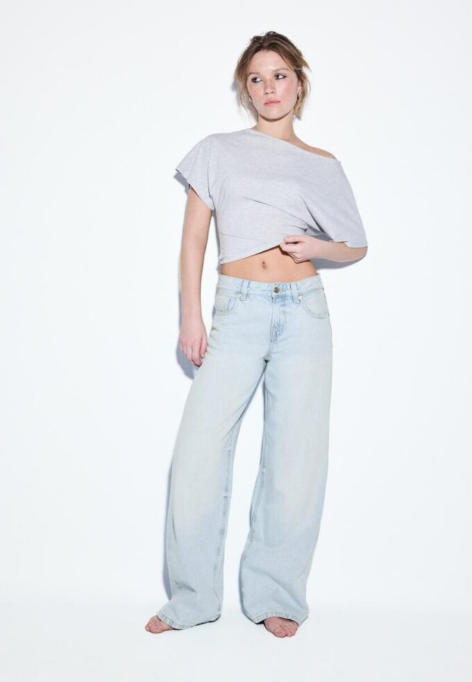 Jeans mit niedriger Leibhöhe und Wide Leg mit Stern-Detail