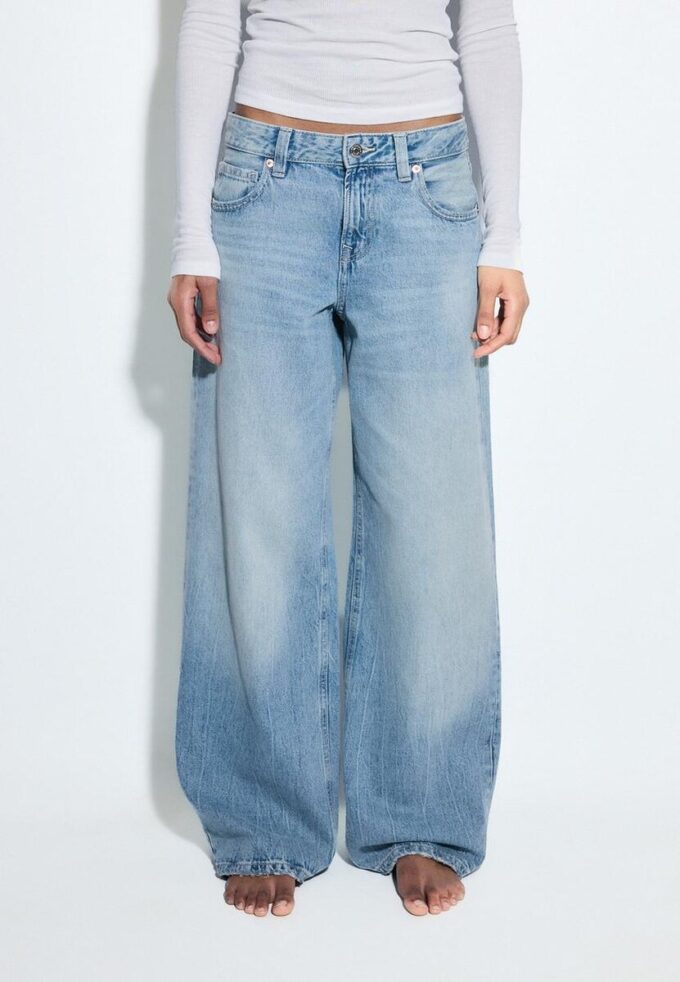 Jeans mit niedriger Leibhöhe und Wide Leg mit Stern-Detail