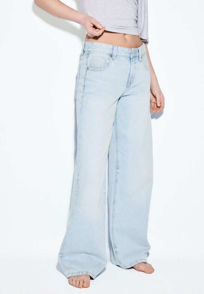 Jeans mit niedriger Leibhöhe und Wide Leg mit Stern-Detail