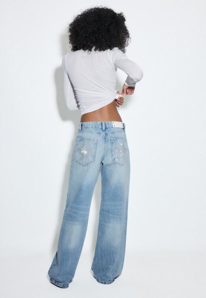 Jeans mit niedriger Leibhöhe und Wide Leg mit Stern-Detail