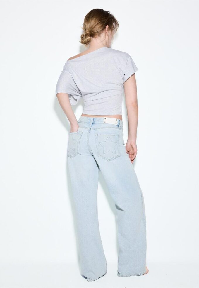 Jeans mit niedriger Leibhöhe und Wide Leg mit Stern-Detail
