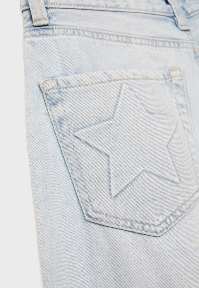 Jeans mit niedriger Leibhöhe und Wide Leg mit Stern-Detail