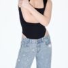 Jeans mit niedriger Leibhöhe und Wide Leg mit Strasssteinen