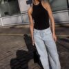 Jeans mit niedriger Leibhöhe und Wide Leg mit Strasssteinen