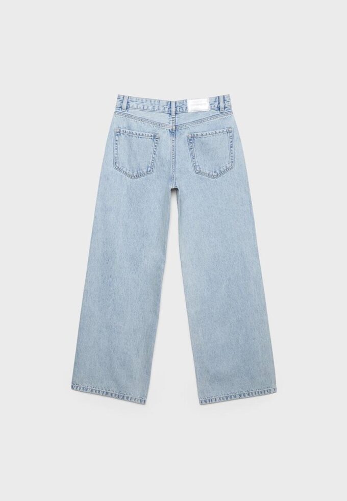 Jeans mit niedriger Leibhöhe und Wide Leg mit Strasssteinen