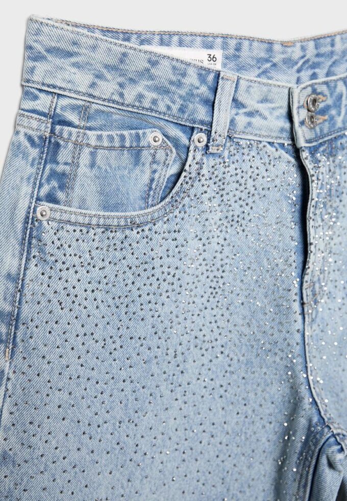 Jeans mit niedriger Leibhöhe und Wide Leg mit Strasssteinen