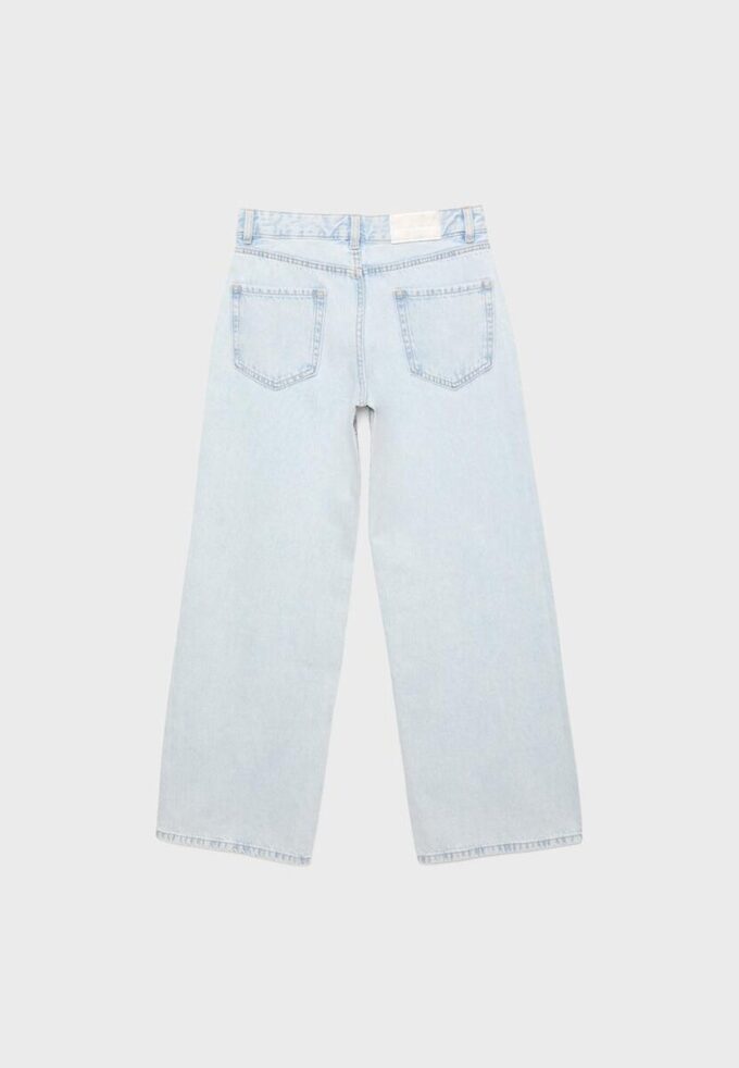 Jeans mit niedriger Leibhöhe und Wide Leg mit Strasssteinen
