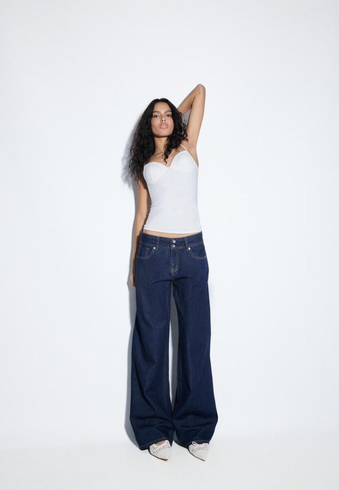 Jeans mit niedriger Leibhöhe und zwei Knöpfen