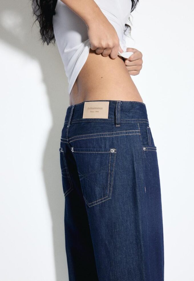 Jeans mit niedriger Leibhöhe und zwei Knöpfen