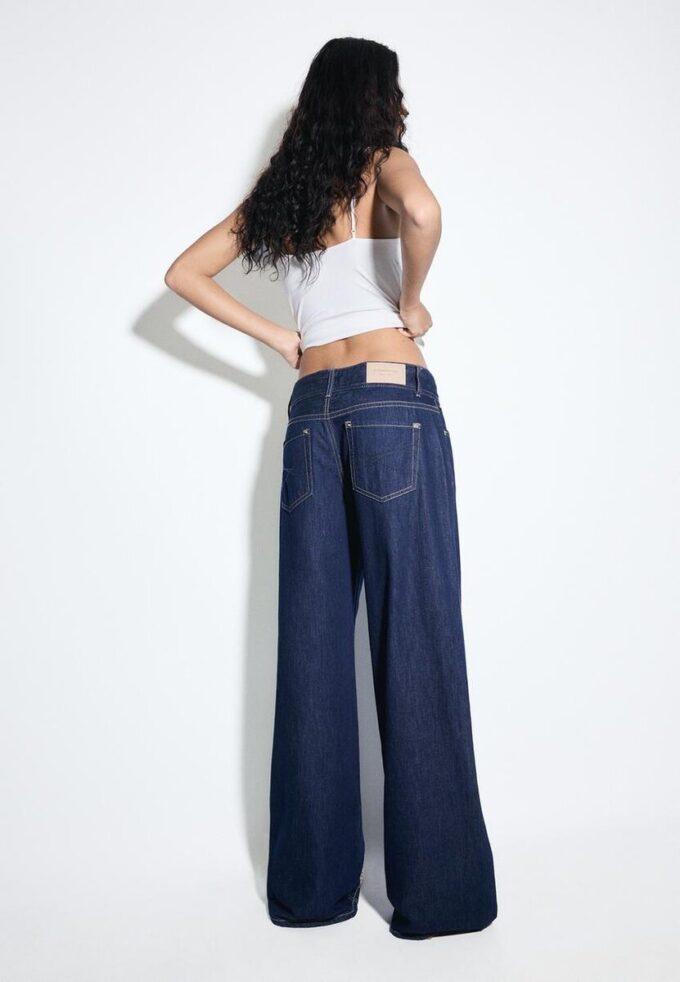 Jeans mit niedriger Leibhöhe und zwei Knöpfen