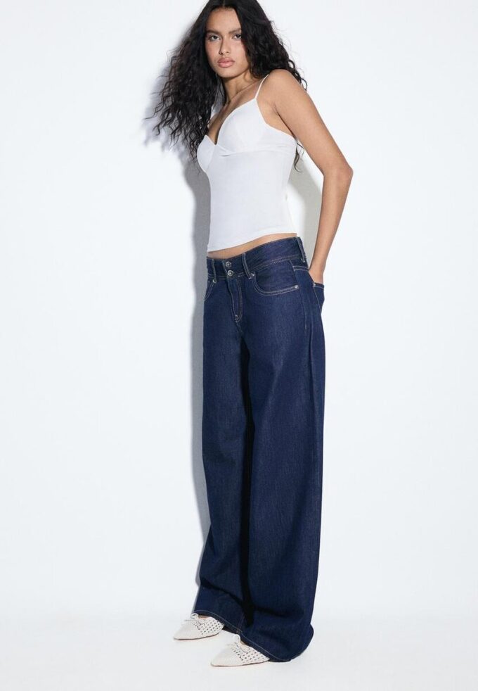 Jeans mit niedriger Leibhöhe und zwei Knöpfen