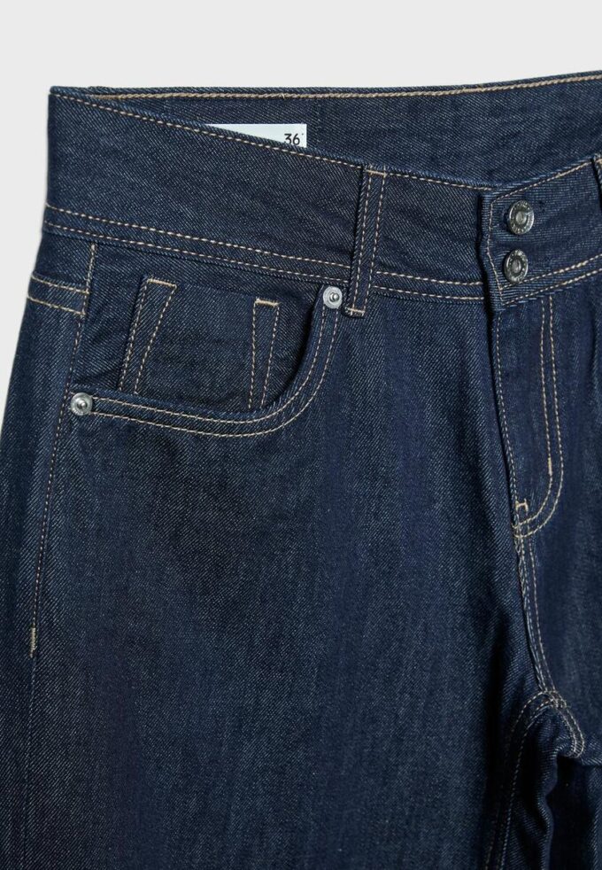 Jeans mit niedriger Leibhöhe und zwei Knöpfen