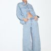 Jeansjacke mit aufgesetzten Taschen und Strasssteinen