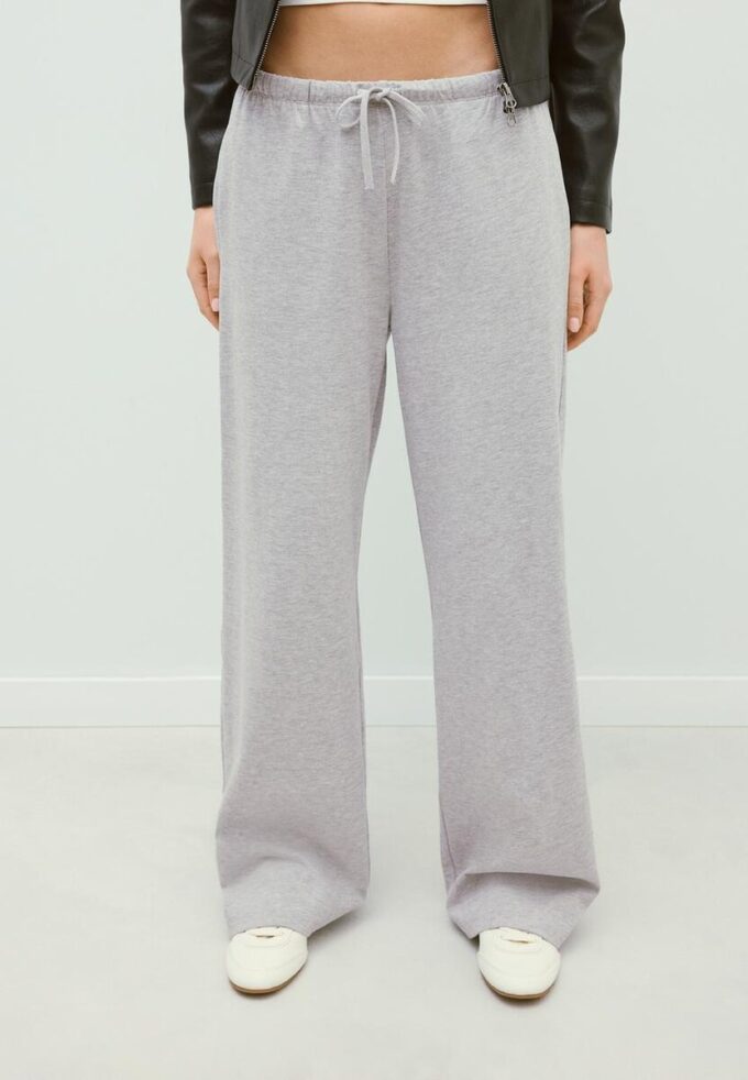 Jogginghose mit weitem Bein