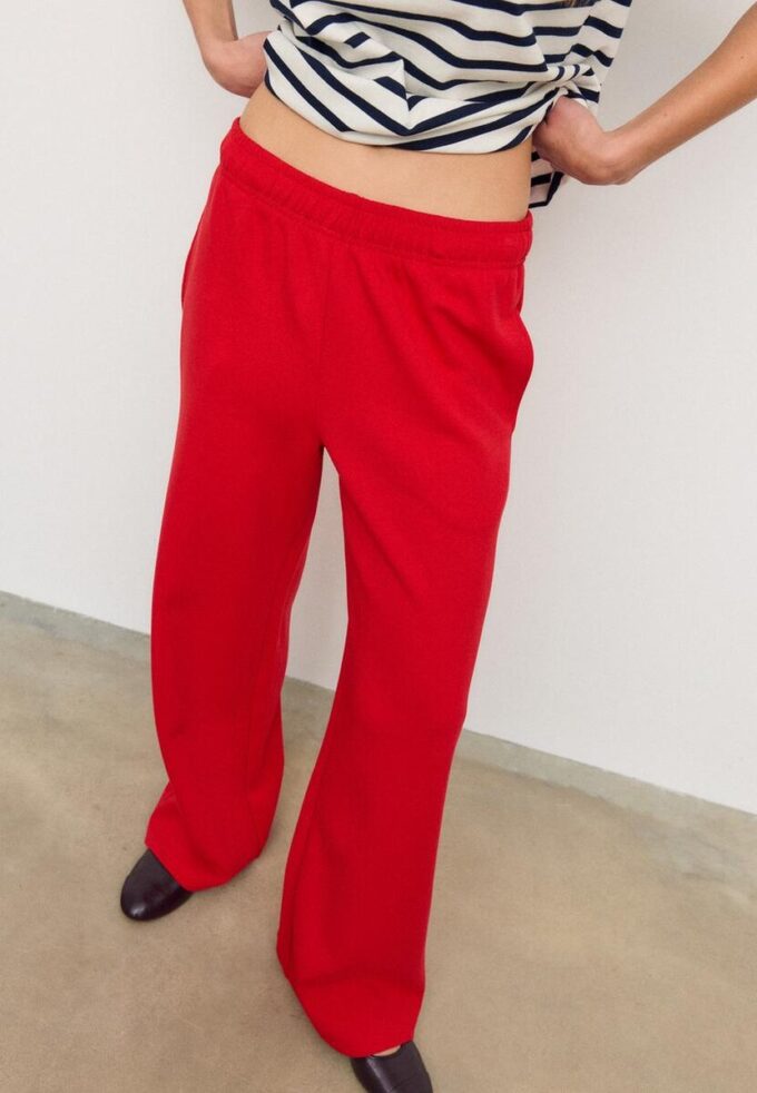 Jogginghose mit weitem Bein