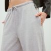 Jogginghose mit weitem Bein