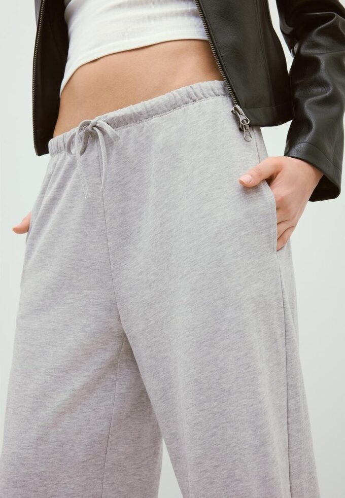 Jogginghose mit weitem Bein