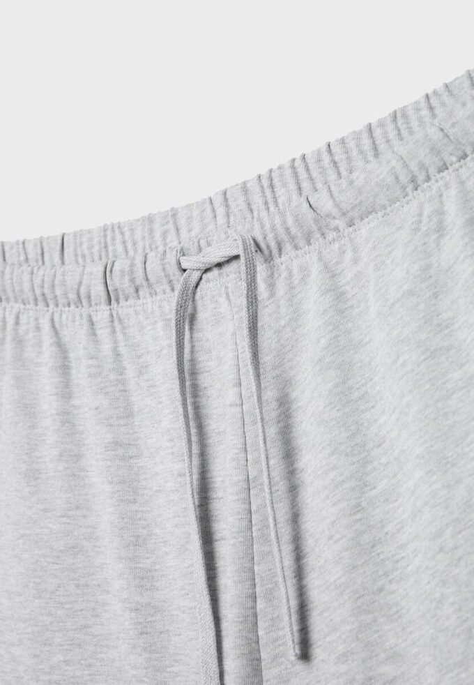 Jogginghose mit weitem Bein