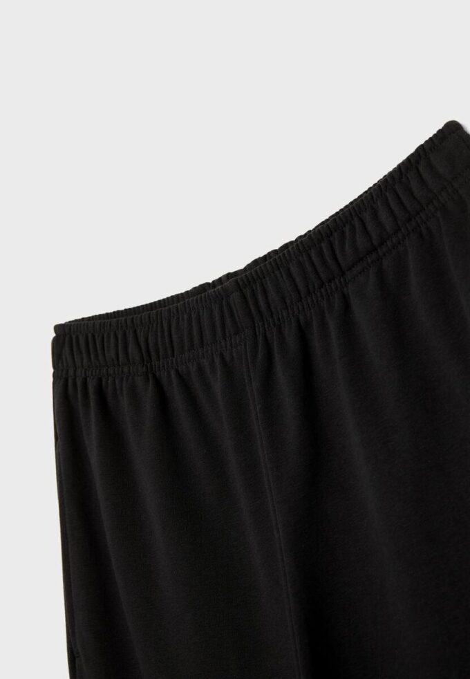 Jogginghose mit weitem Bein