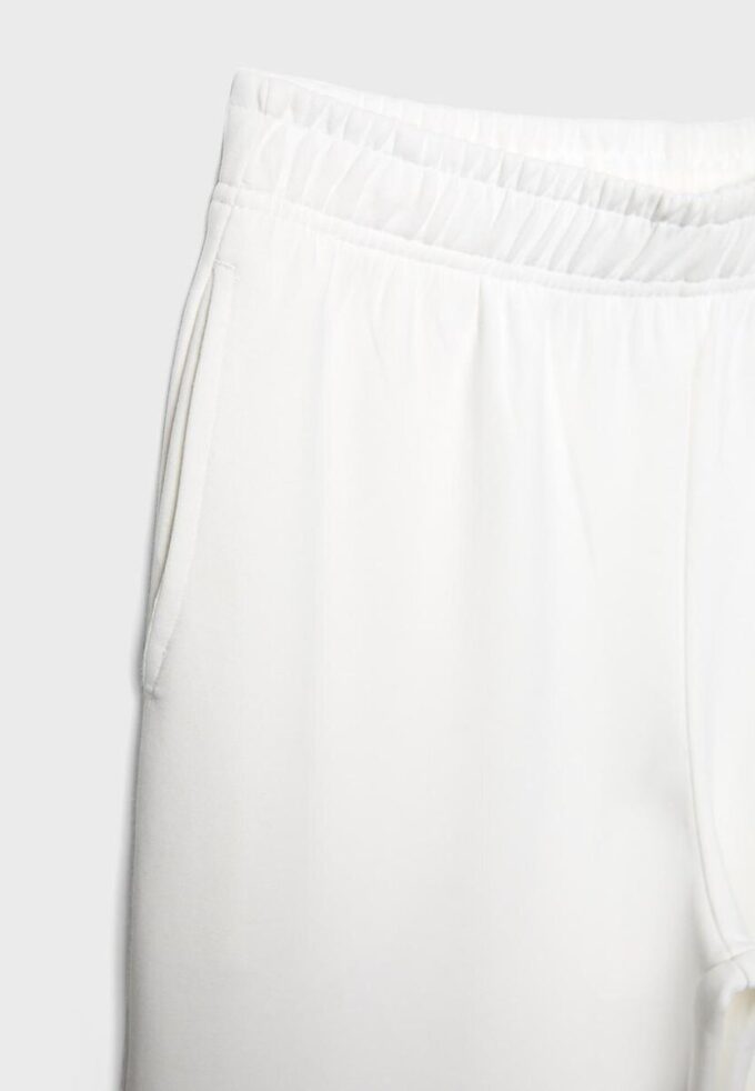 Jogginghose mit weitem Bein