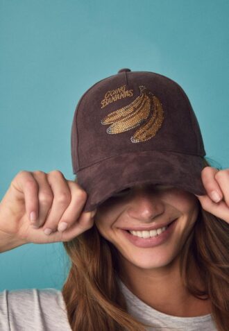 Kappe aus Kunstwildleder mit Slogan
