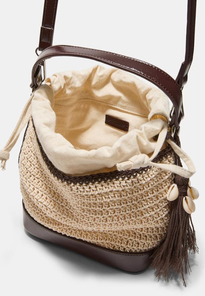 Kombinierte Bucket Bag aus Häkelstoff