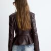 Kragenloser Blazer mit Peplum in Lederoptik