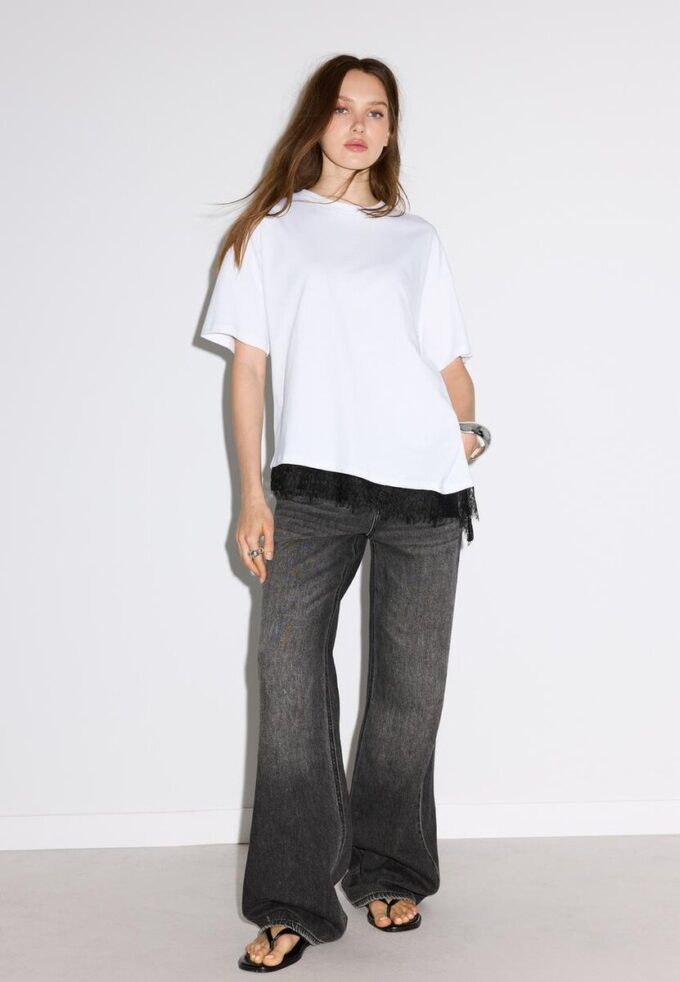 Kurzarm-T-Shirt mit Spitzenbesatz Kurzarm-T-Shirt mit Spitzenbesatz