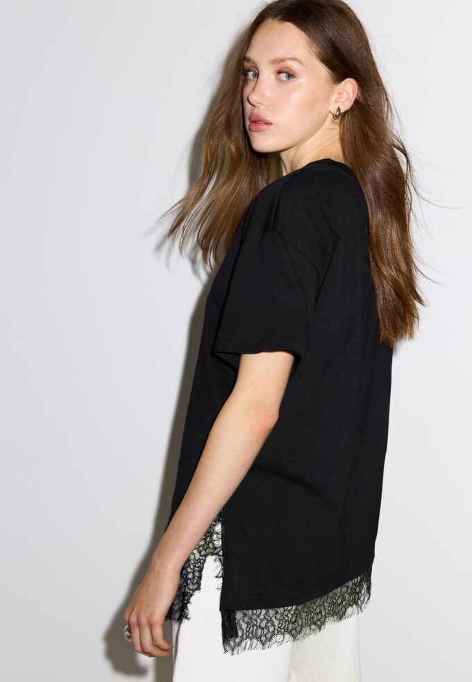 Kurzarm-T-Shirt mit Spitzenbesatz Kurzarm-T-Shirt mit Spitzenbesatz