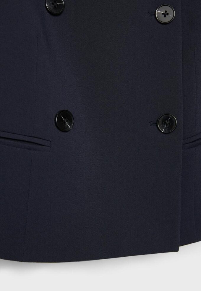Kurzer Blazer mit Rundhalsausschnitt Kurzer Blazer mit Rundhalsausschnitt