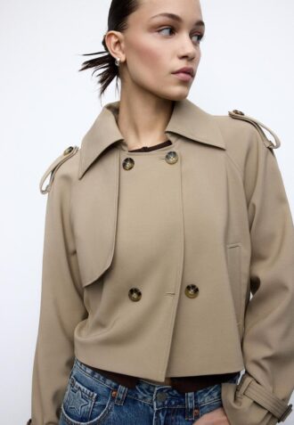 Kurzer, fließender Trenchcoat