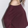 Kurzer Pullover mit U-Boot-Ausschnitt Kurzer Pullover mit U-Boot-Ausschnitt