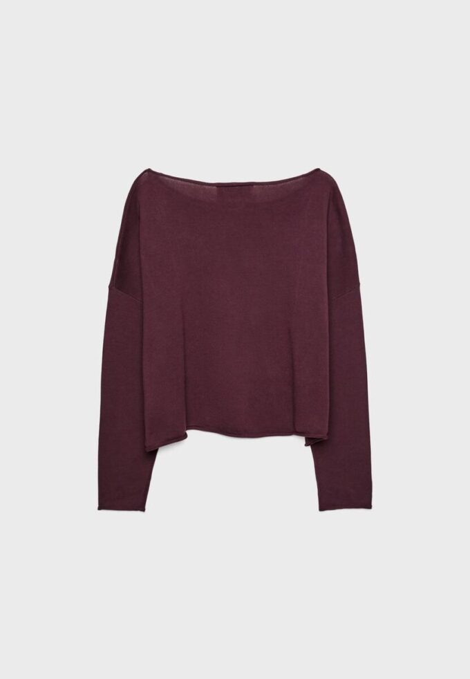 Kurzer Pullover mit U-Boot-Ausschnitt Kurzer Pullover mit U-Boot-Ausschnitt