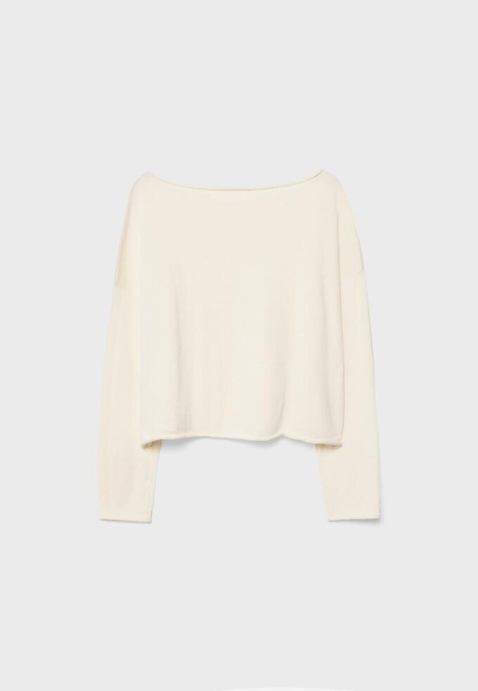 Kurzer Pullover mit U-Boot-Ausschnitt Kurzer Pullover mit U-Boot-Ausschnitt