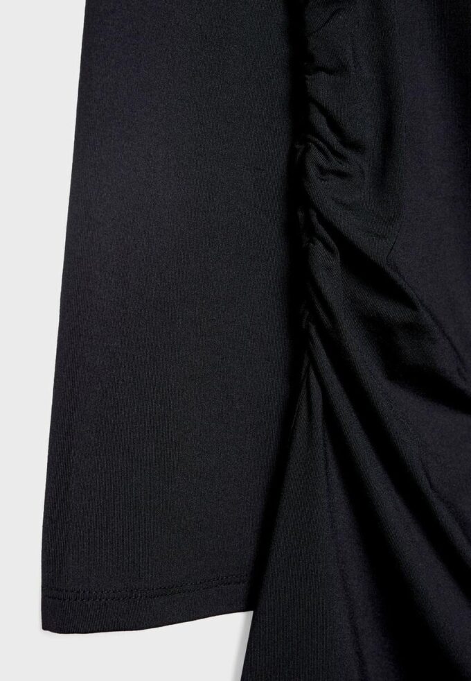 Kurzes asymmetrisches Kleid