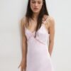Kurzes asymmetrisches Satinkleid Kurzes asymmetrisches Satinkleid