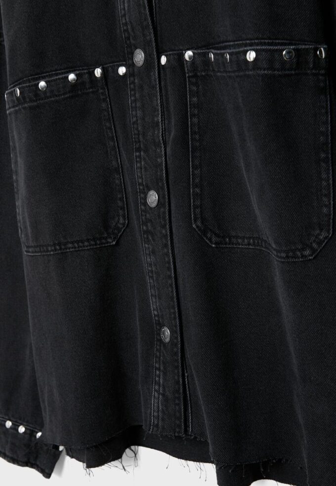 Kurzes Denim-Overshirt mit Nieten