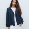Kurzes, fließendes Trenchcoat mit Gürtel