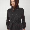 Kurzes, fließendes Trenchcoat mit Gürtel