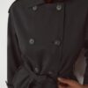 Kurzes, fließendes Trenchcoat mit Gürtel