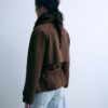 Kurzes, fließendes Trenchcoat mit Gürtel Kurzes, fließendes Trenchcoat mit Gürtel