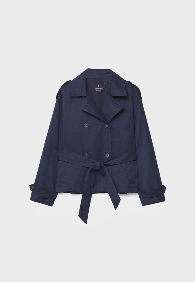 Kurzes, fließendes Trenchcoat mit Gürtel