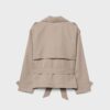 Kurzes, fließendes Trenchcoat mit Gürtel Kurzes, fließendes Trenchcoat mit Gürtel