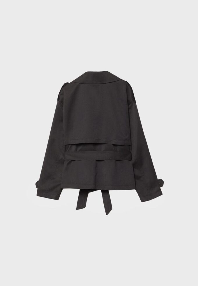 Kurzes, fließendes Trenchcoat mit Gürtel