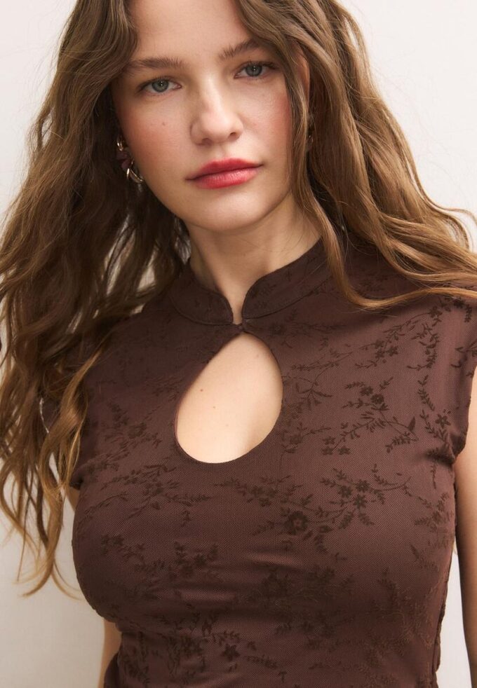 Kurzes Kleid im Qipao-Stil
